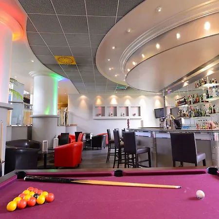 Western Admiral 酒店 拉图尔德萨尔瓦尼